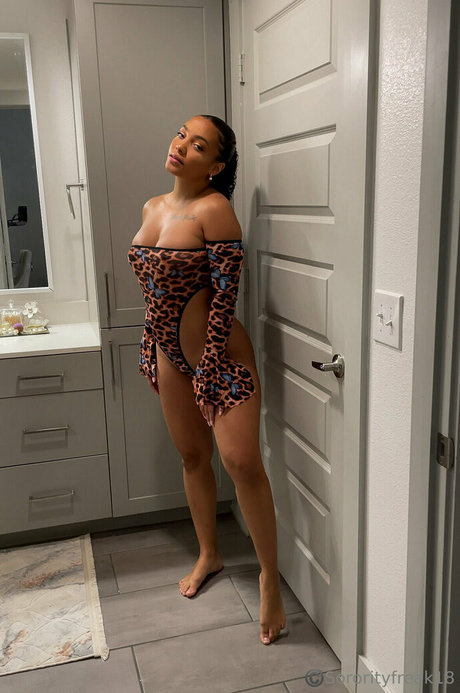 sororityfreak18 modèle artistique galeries