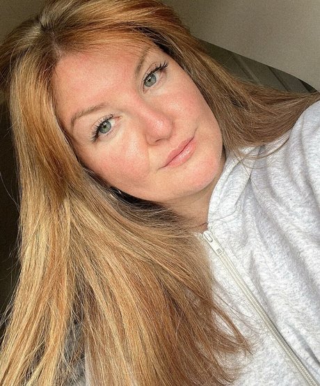 blonde au gros cul onlyfans très chaud images