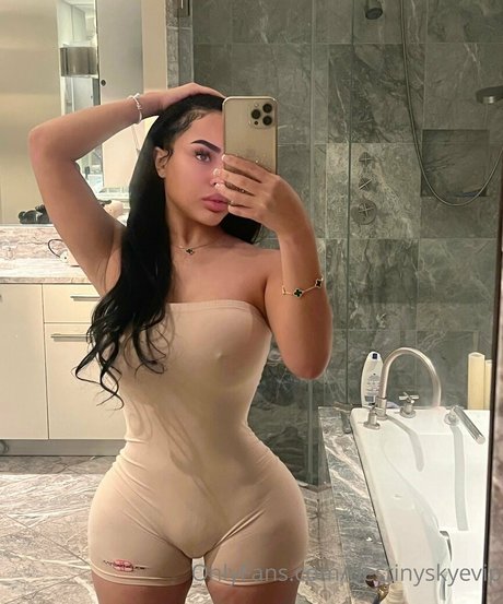 Destinyskyevip star du porno en haute qualité des photos