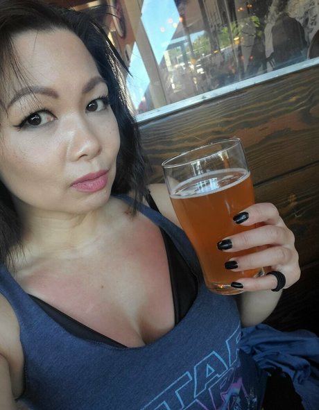 lingerie blanche onlyfans assez hd des photos