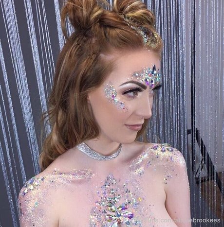 Aliceebrookees actrice sexy image