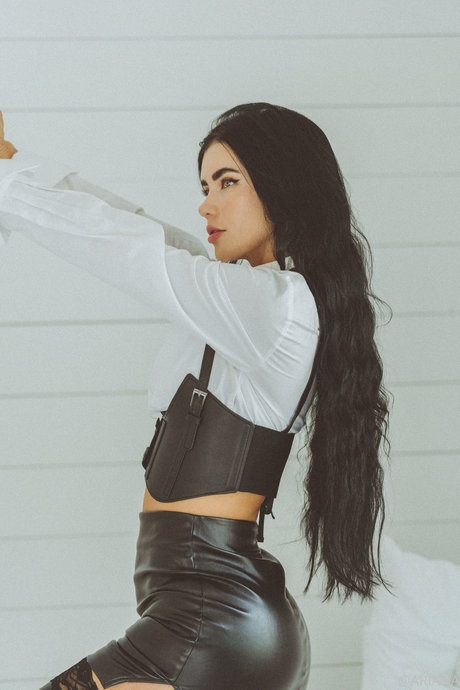 Ariana James art star du porno images