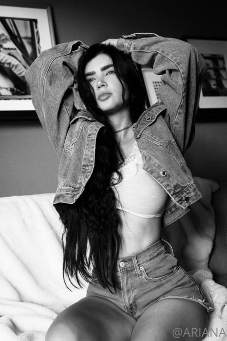Ariana James star du porno gratuit photo