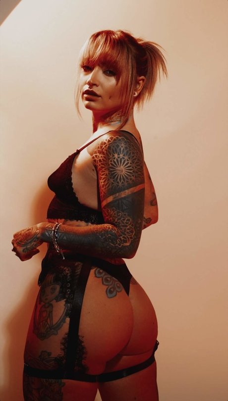 Vany Vicious modèle nu image