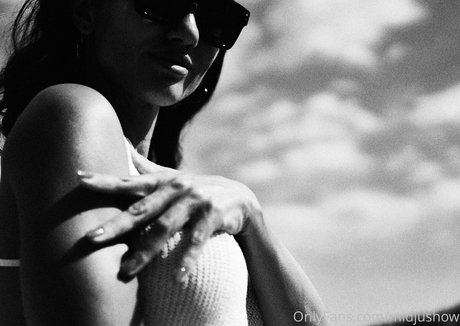 Midjushow étoile érotique archive