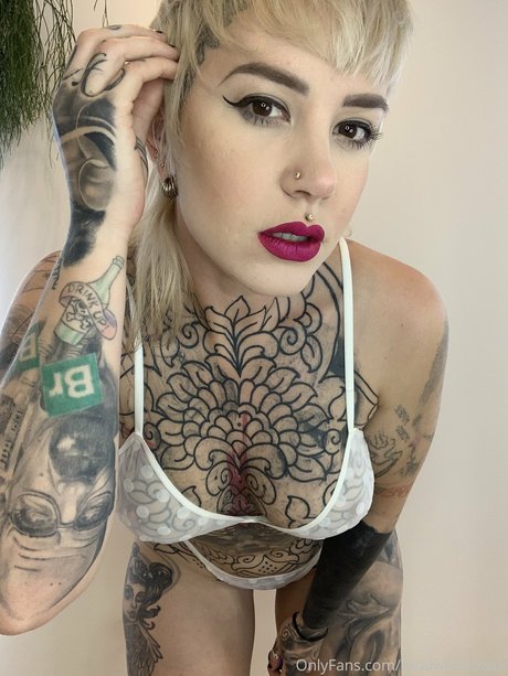 FeralWhiteTrash actrice artistique image