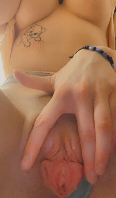 cutiepie Alice star érotique photo