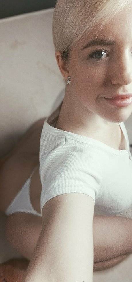 chaton courbé onlyfans pornographique en haute définition images