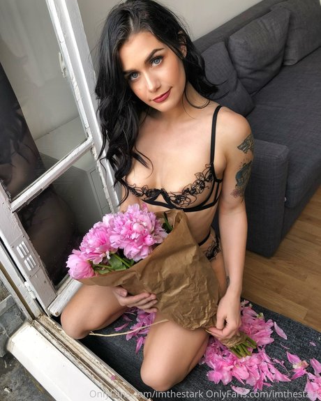 tatouages ​​blonds onlyfans bon photos