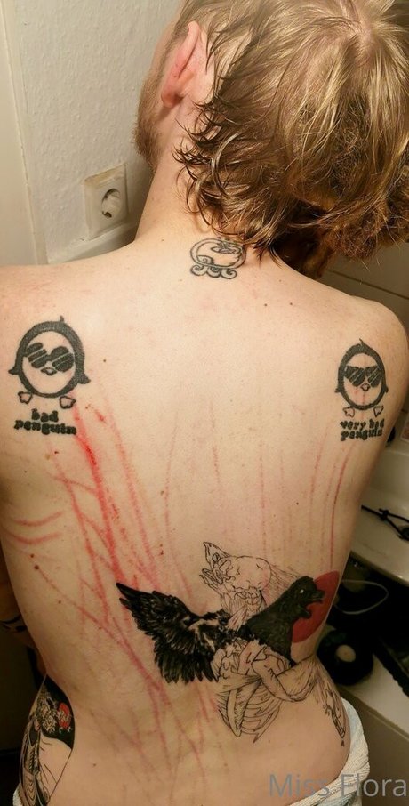 Miss Flora Femdom modèle magnifique archive