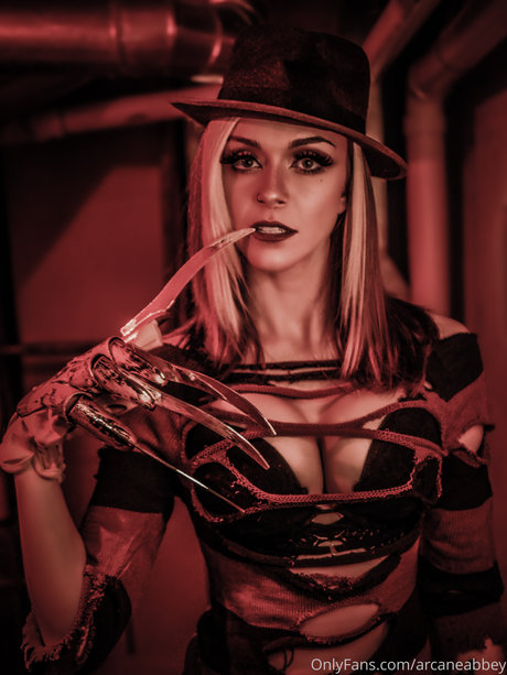 Arcane Abbey actrice érotique des photos