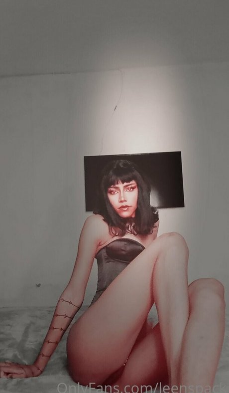 Viollet Collins modèle magnifique image