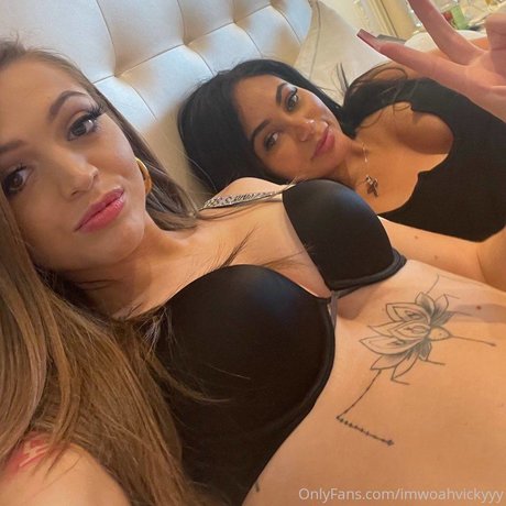 pom-pom girl asiatique onlyfans beau galerie