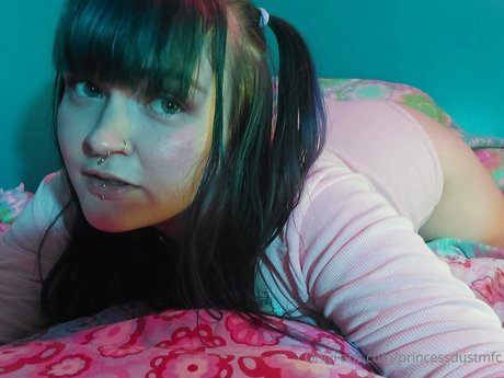 fille courbée dà côté onlyfans belle nue collection