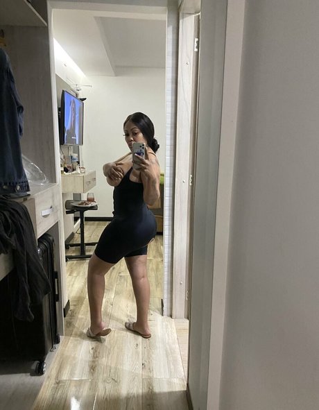 Lacey Duvalle étoile des photos