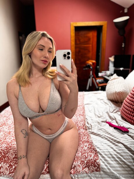 katiebeex actrice libre galerie