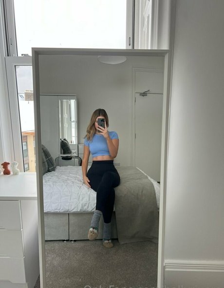 Holly Rivers actrice hd img