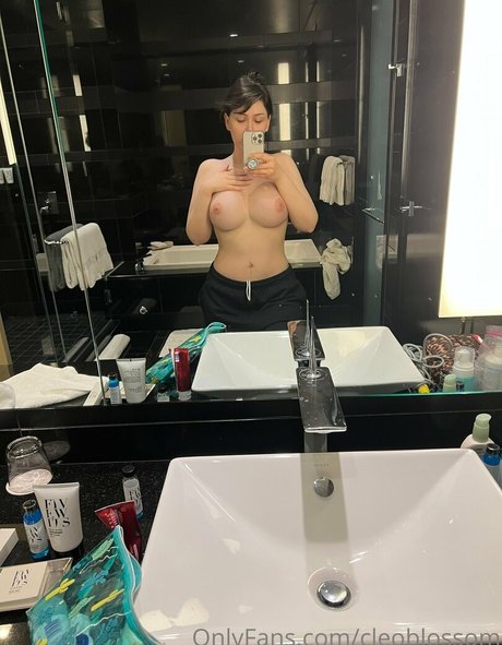 tatouages ​​blonds onlyfans sympa parfait image