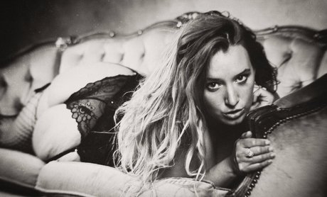 infirmière brune onlyfans chaud de haute qualité photos