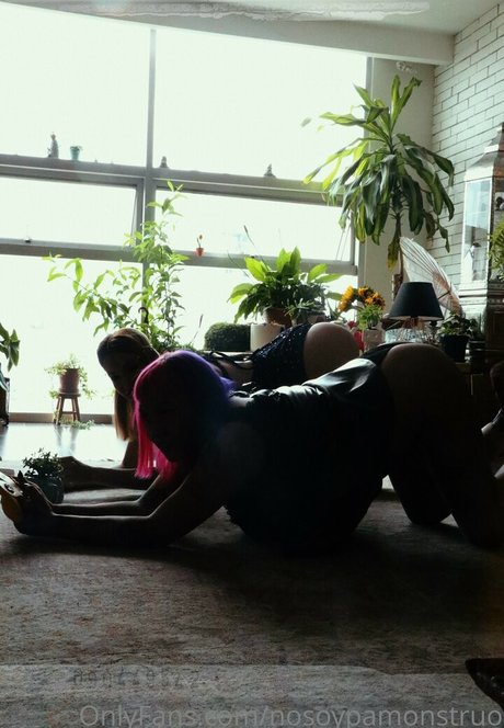 Pamonstruo joli modèle photos