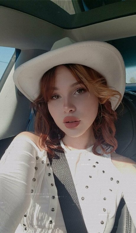 Rita Stark belle actrice des photos