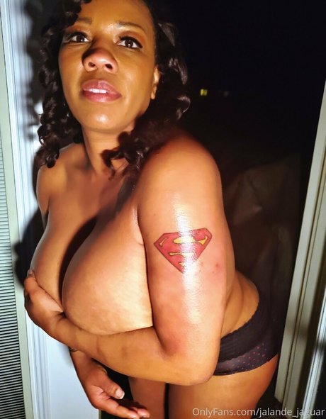 gros seins branlette espagnole onlyfans chaud adulte image