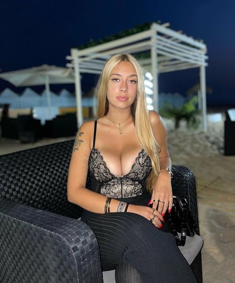 Rafaela Moutinho actrice chaude image