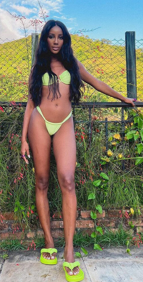 Camilla De Lucas sexe star galerie