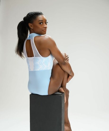 Simone Biles modèle exclusif galeries