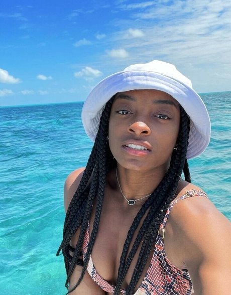 Simone Biles star du porno nue photo