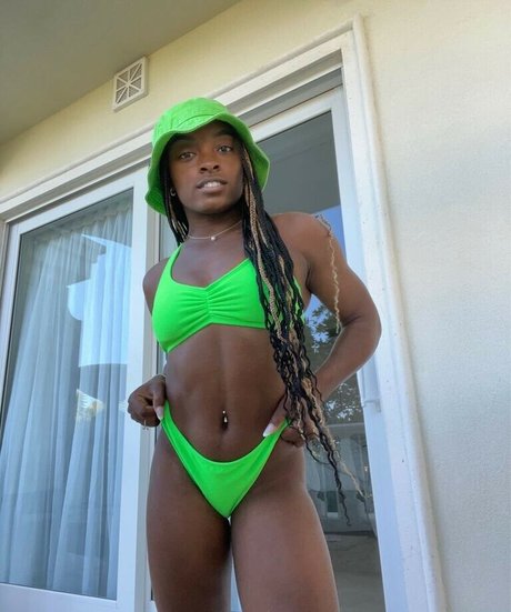 Simone Biles actrice pornographique image