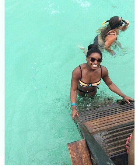 Simone Biles étoile nue photo