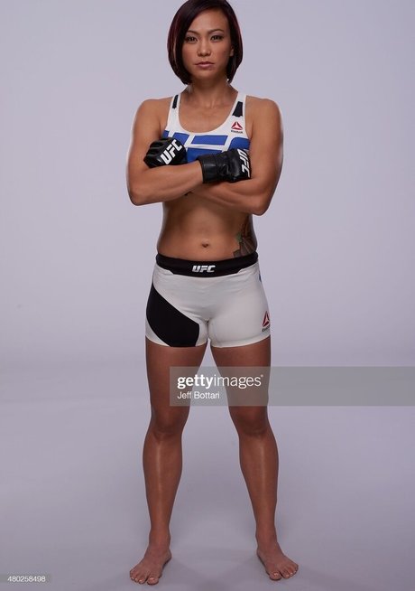 Michelle Waterson mannequin photo