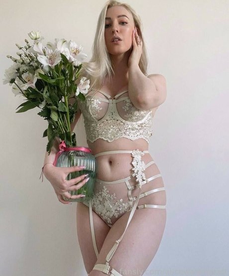 Alice Warmheart modèle érotique photo