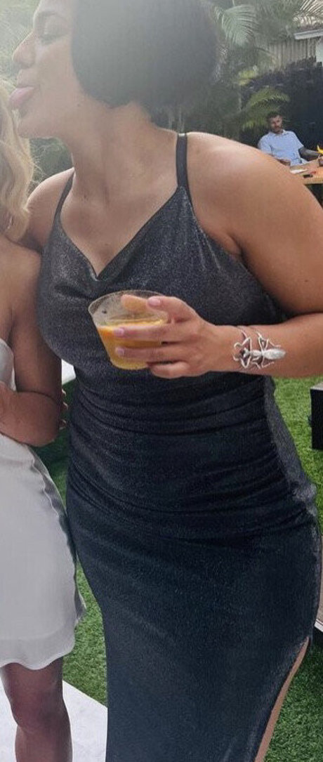 plage seins nus onlyfans art parfait image