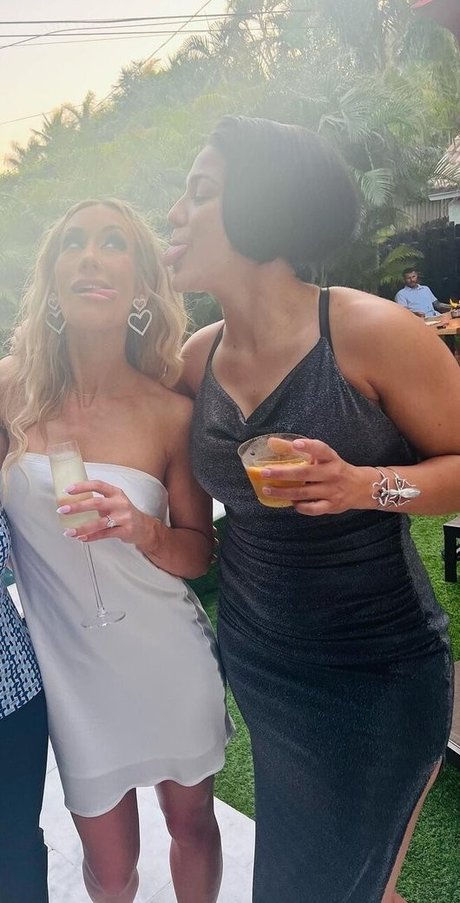 enceintes soumises onlyfans nu sexy image