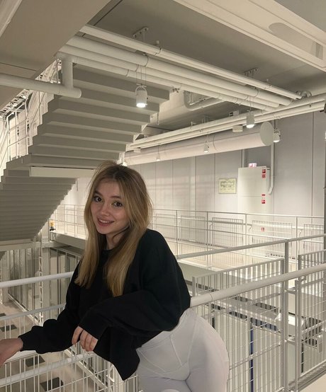 Alyona Bobrova star du porno érotique photo