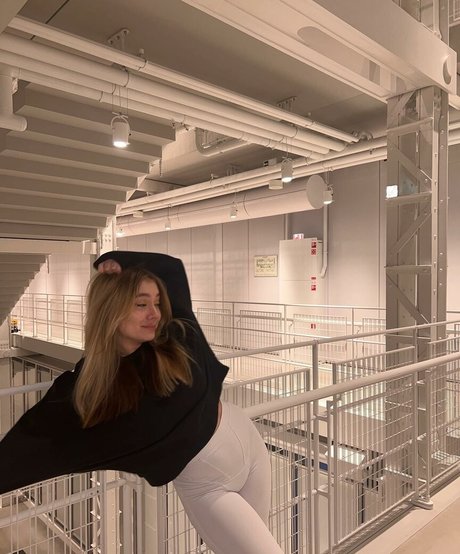 Alyona Bobrova star du porno adulte photo