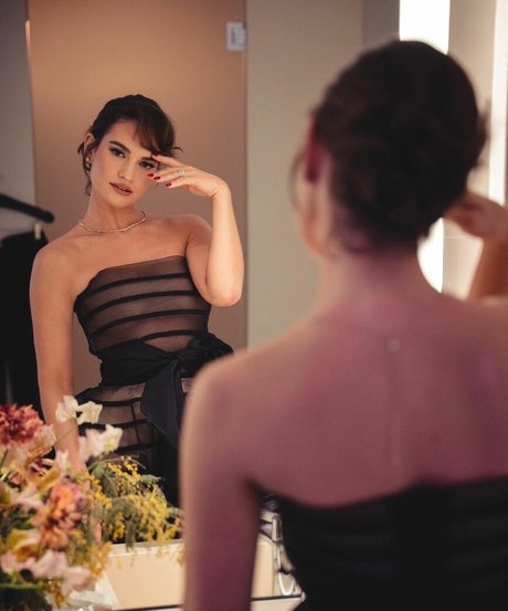 Lily James modèle parfait photo