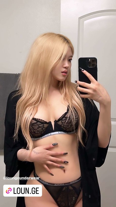 Allissa Shin modèle hd archive