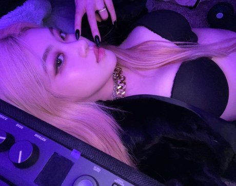 Allissa Shin haut de star du porno collection