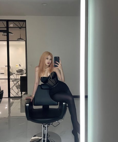 Allissa Shin star du porno xxx photos