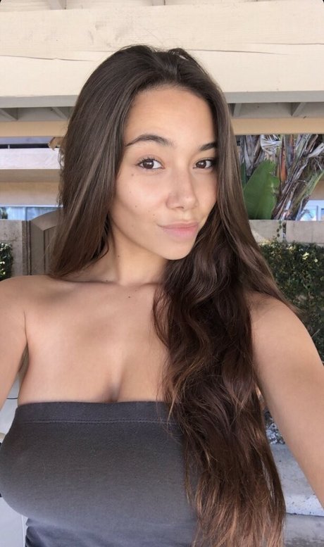 Desiree Flores modèle artistique photos