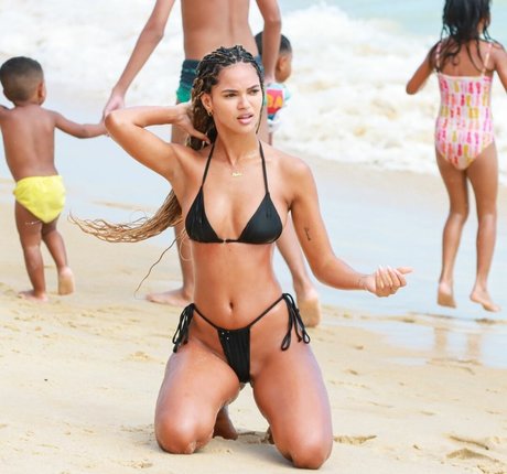 adolescents aux courbes onlyfans magnifique parfait photo