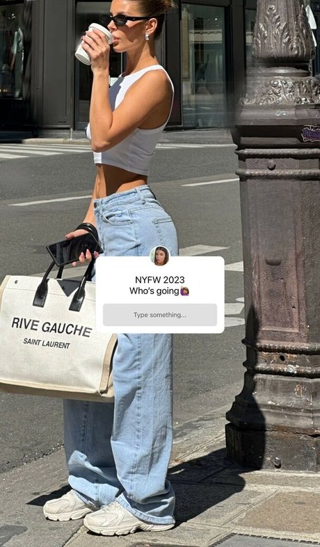 infirmière brune onlyfans assez érotique photos