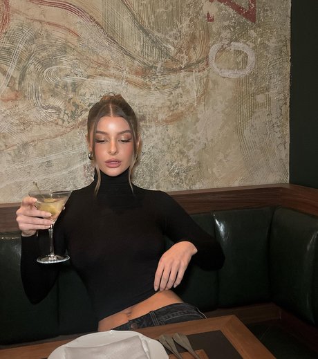 pom-pom girl nue onlyfans plutôt sexy image