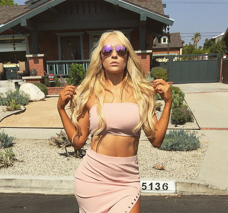 Nikkita Lyons star du porno gratuit des photos