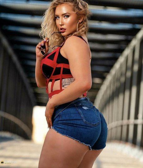 Nikkita Lyons modèle de sexe img