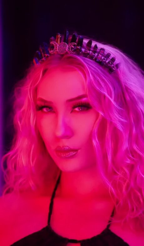 Nikkita Lyons haut de star du porno archive