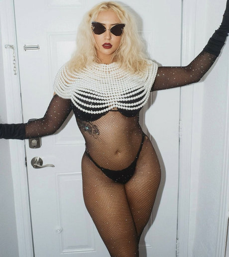 latina solo onlyfans bel art galerie